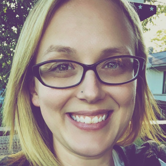 Meet your Posher, Cassie - Picture 2 of 2